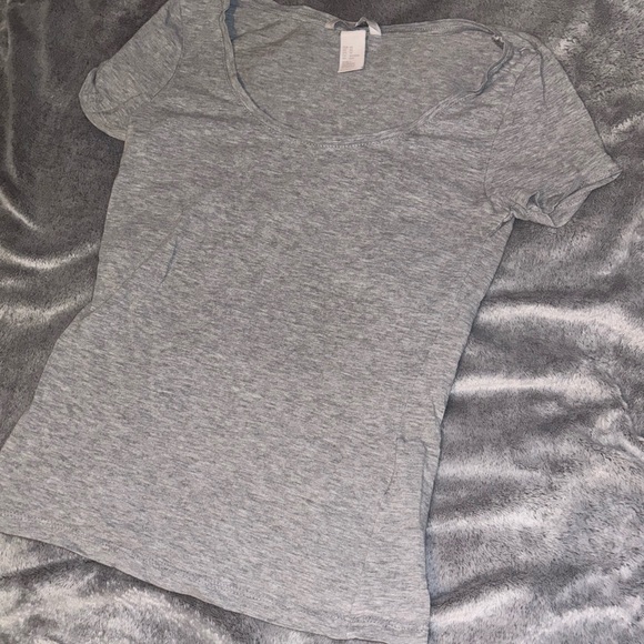 Forever 21 Tops - Forever 21 Gray Short Sleeve Tee
